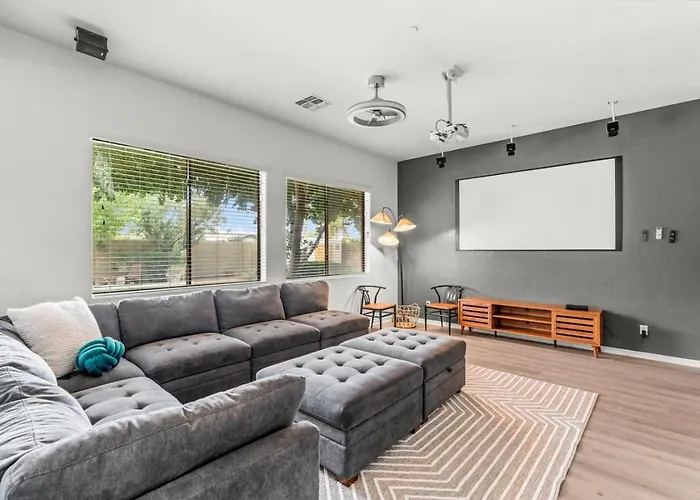 Beautiful Vacation Near Attractions Holiday home